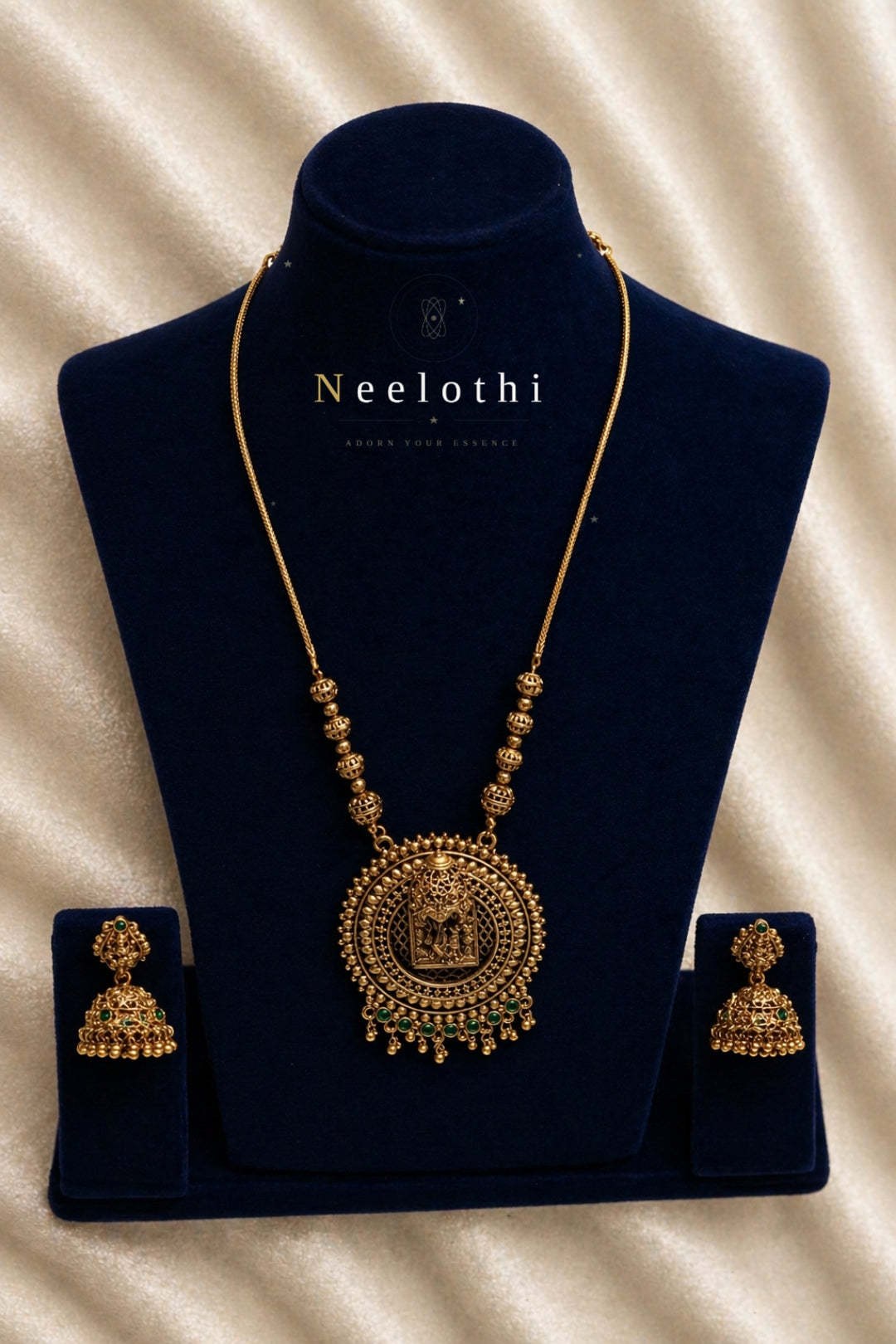 Mandira Pendant Necklace set